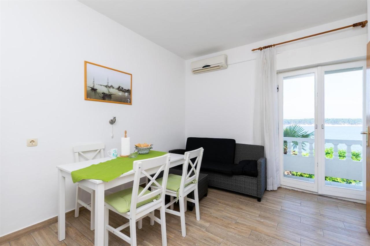 Apartments Biserka Barbat na Rabu المظهر الخارجي الصورة