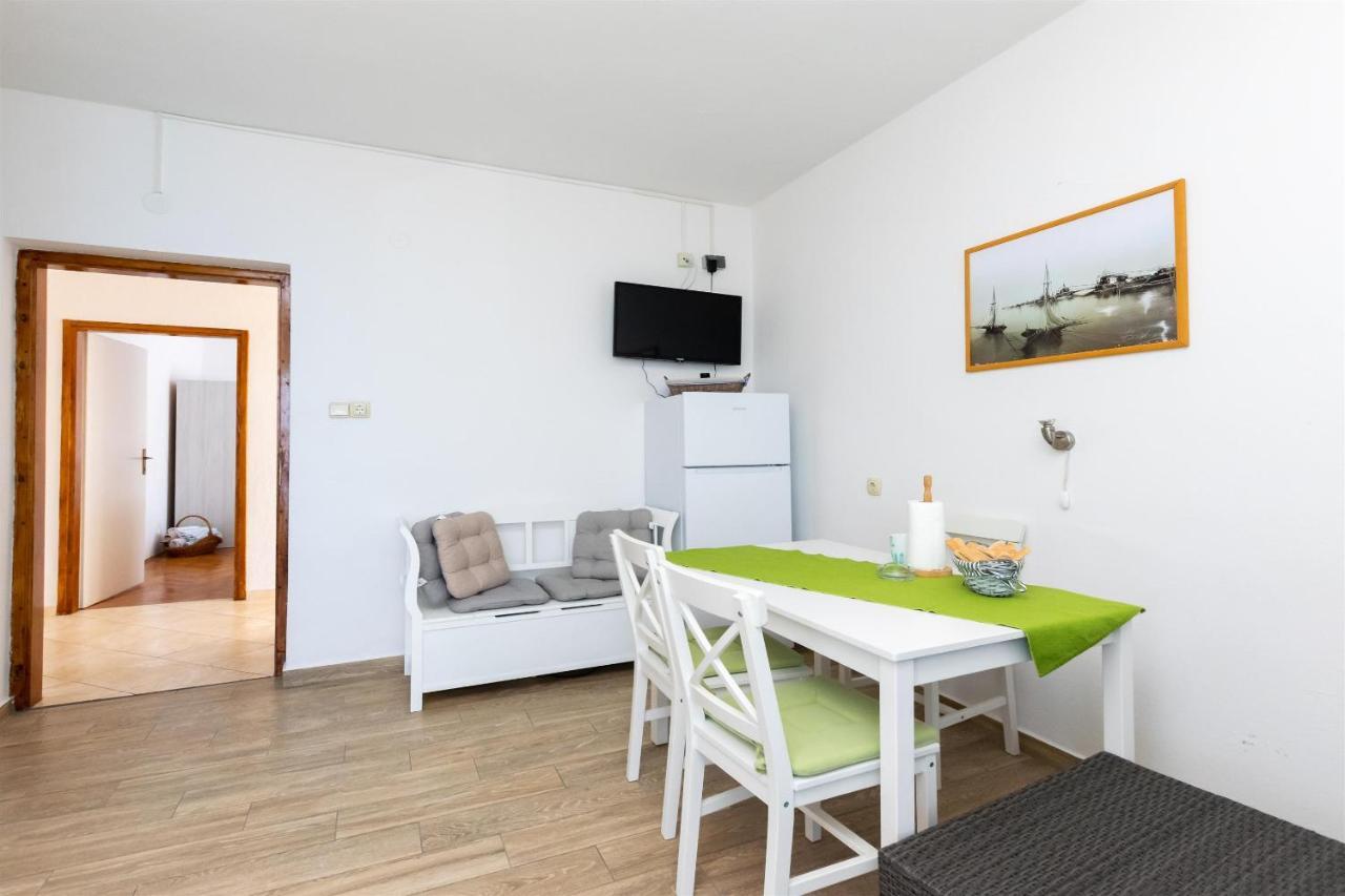 Apartments Biserka Barbat na Rabu المظهر الخارجي الصورة