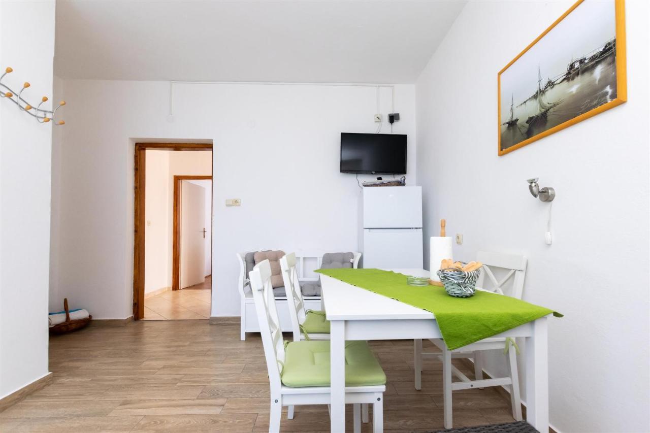 Apartments Biserka Barbat na Rabu المظهر الخارجي الصورة