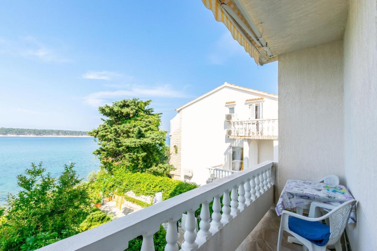 Apartments Biserka Barbat na Rabu المظهر الخارجي الصورة