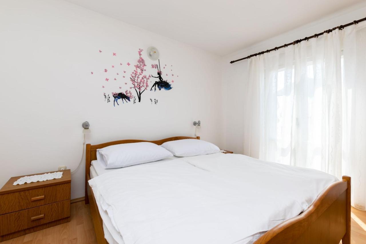 Apartments Biserka Barbat na Rabu المظهر الخارجي الصورة