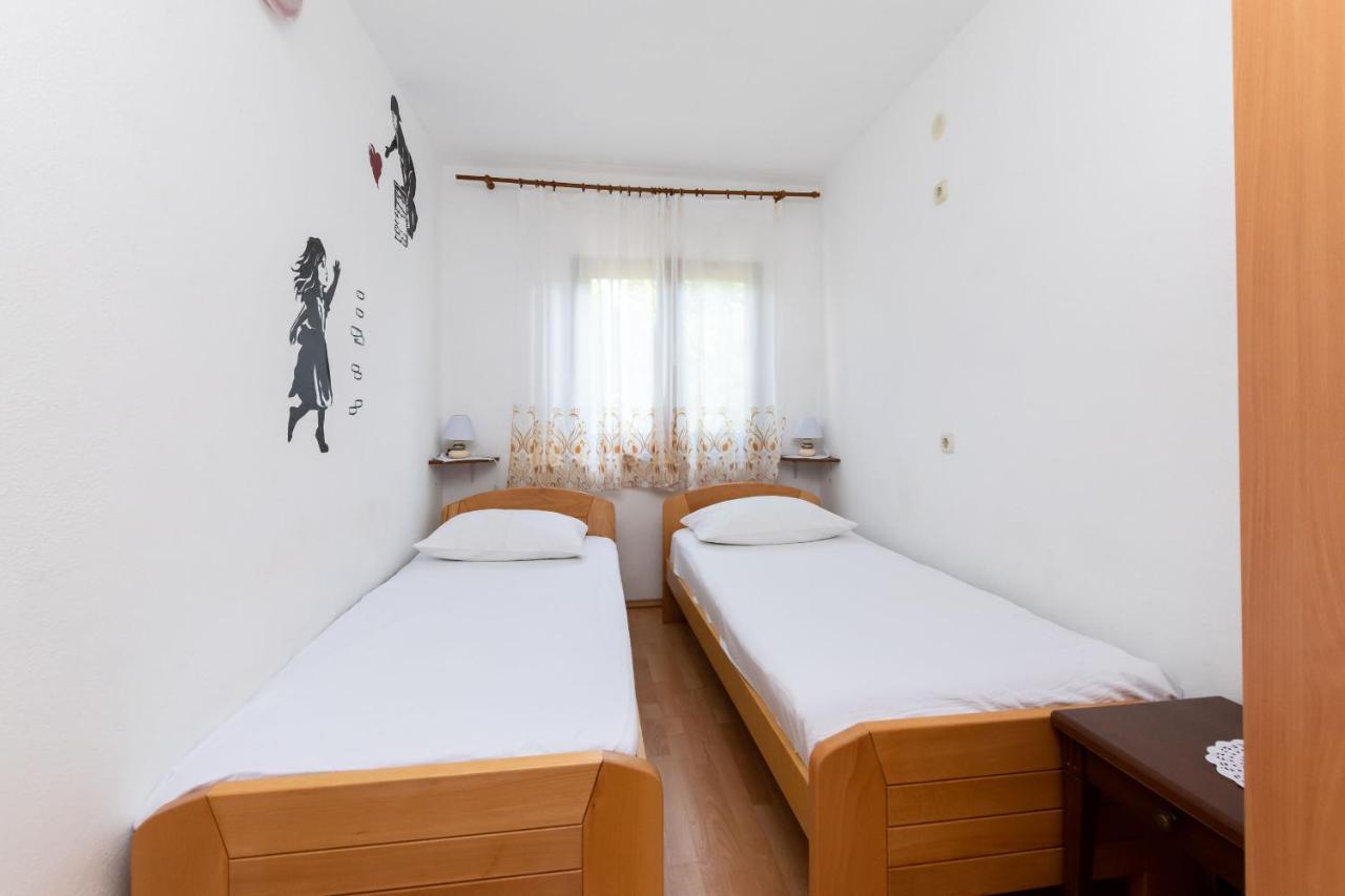 Apartments Biserka Barbat na Rabu المظهر الخارجي الصورة